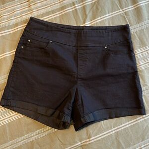 Time & Tru women’s pull on shorts